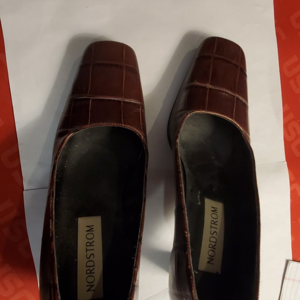 Nordstrom Shoes Size 8.5 M Brown Leather Croc print